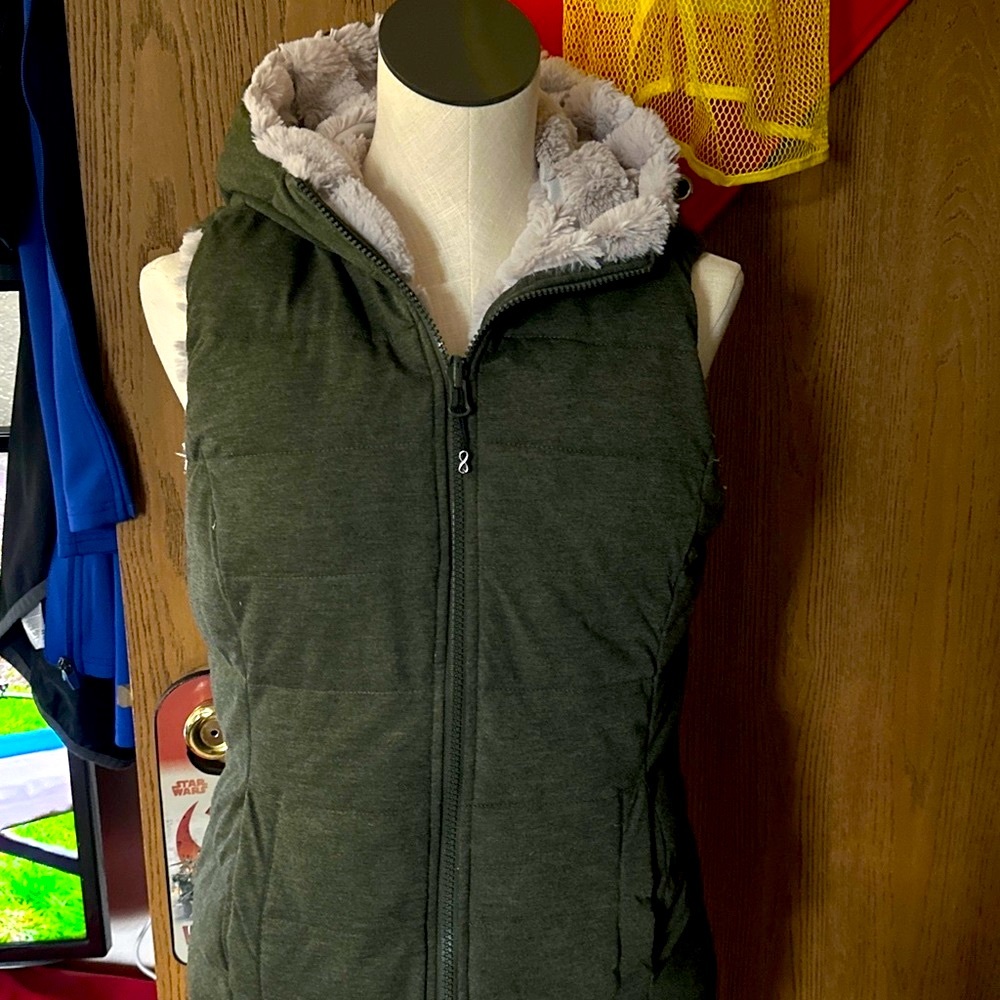 Be Boundless reversible vest size S small soft touch with faux fur